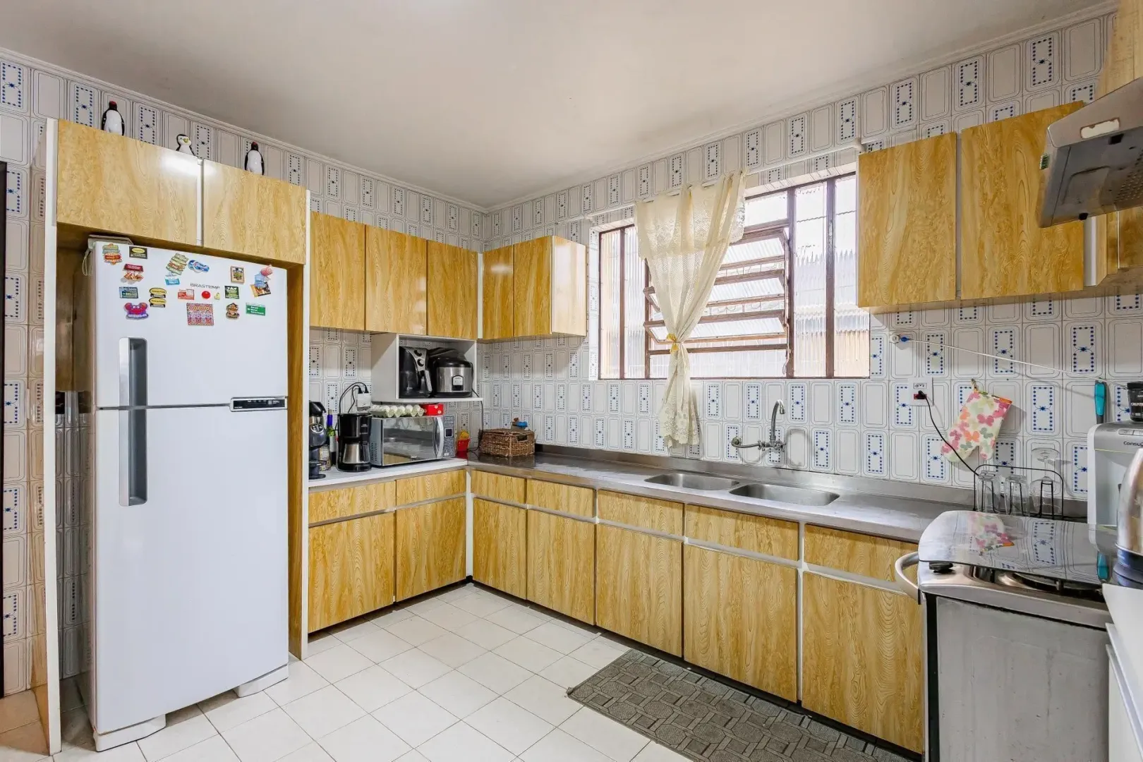 Casa &agrave; venda com 291m&sup2;, 5 quartos e 5 vagas Rua Alceu Soares de Lima Porto Alegre - 