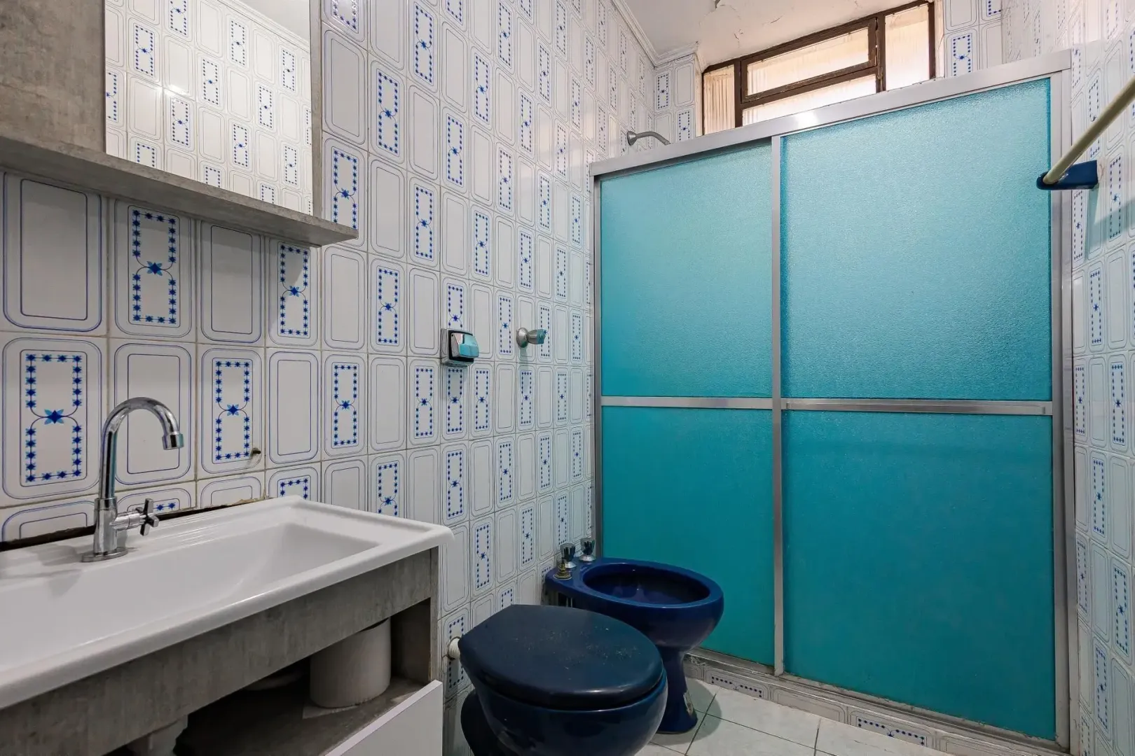 Casa &agrave; venda com 291m&sup2;, 5 quartos e 5 vagas Rua Alceu Soares de Lima Porto Alegre - 