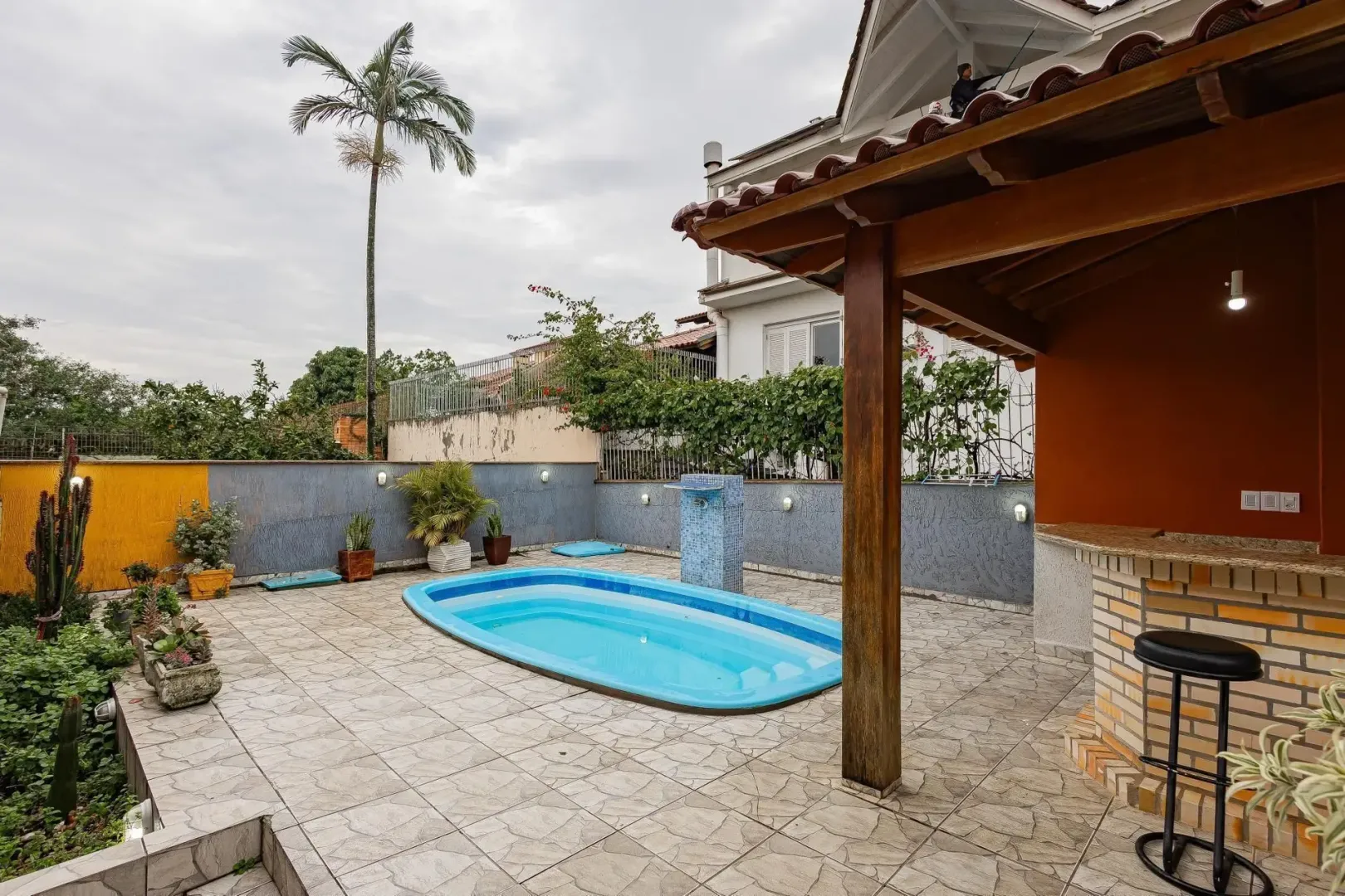 Casa &agrave; venda com 291m&sup2;, 5 quartos e 5 vagas Rua Alceu Soares de Lima Porto Alegre - 