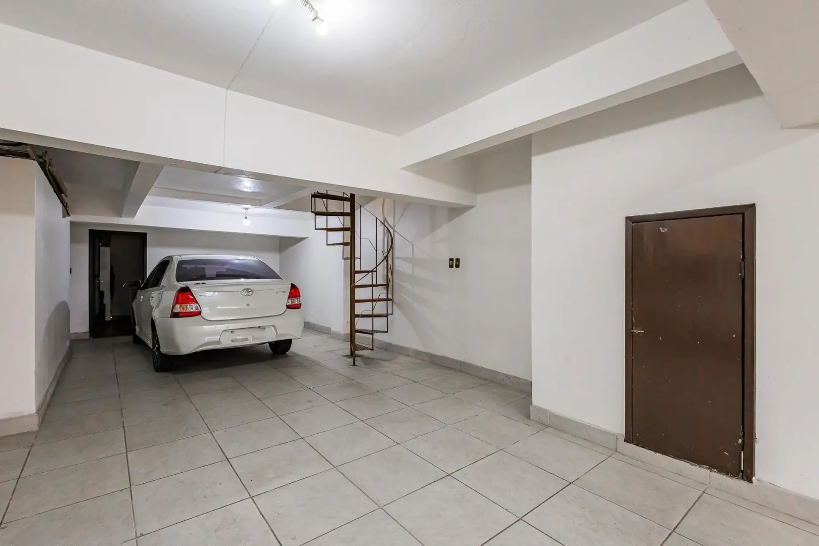 Casa &agrave; venda com 291m&sup2;, 5 quartos e 5 vagas Rua Alceu Soares de Lima Porto Alegre - 