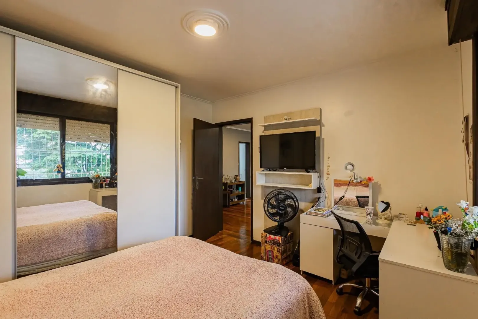 Casa &agrave; venda com 291m&sup2;, 5 quartos e 5 vagas Rua Alceu Soares de Lima Porto Alegre - 