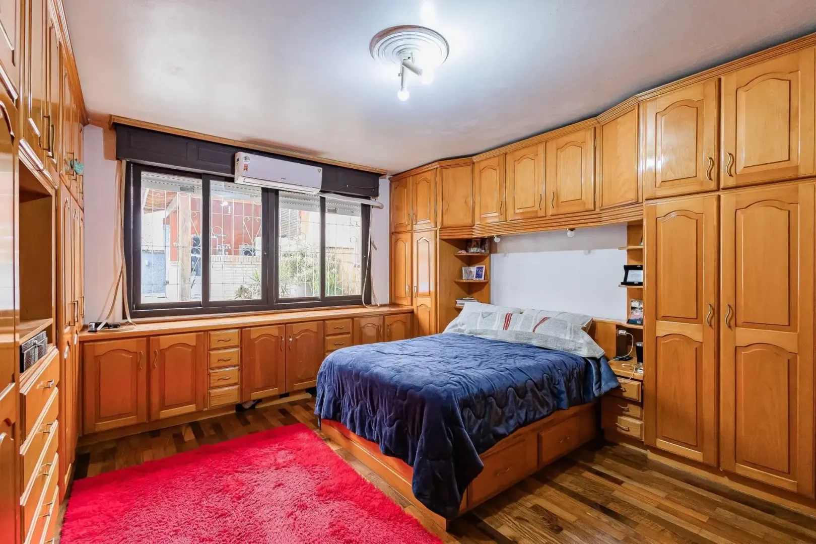 Casa &agrave; venda com 291m&sup2;, 5 quartos e 5 vagas Rua Alceu Soares de Lima Porto Alegre - 