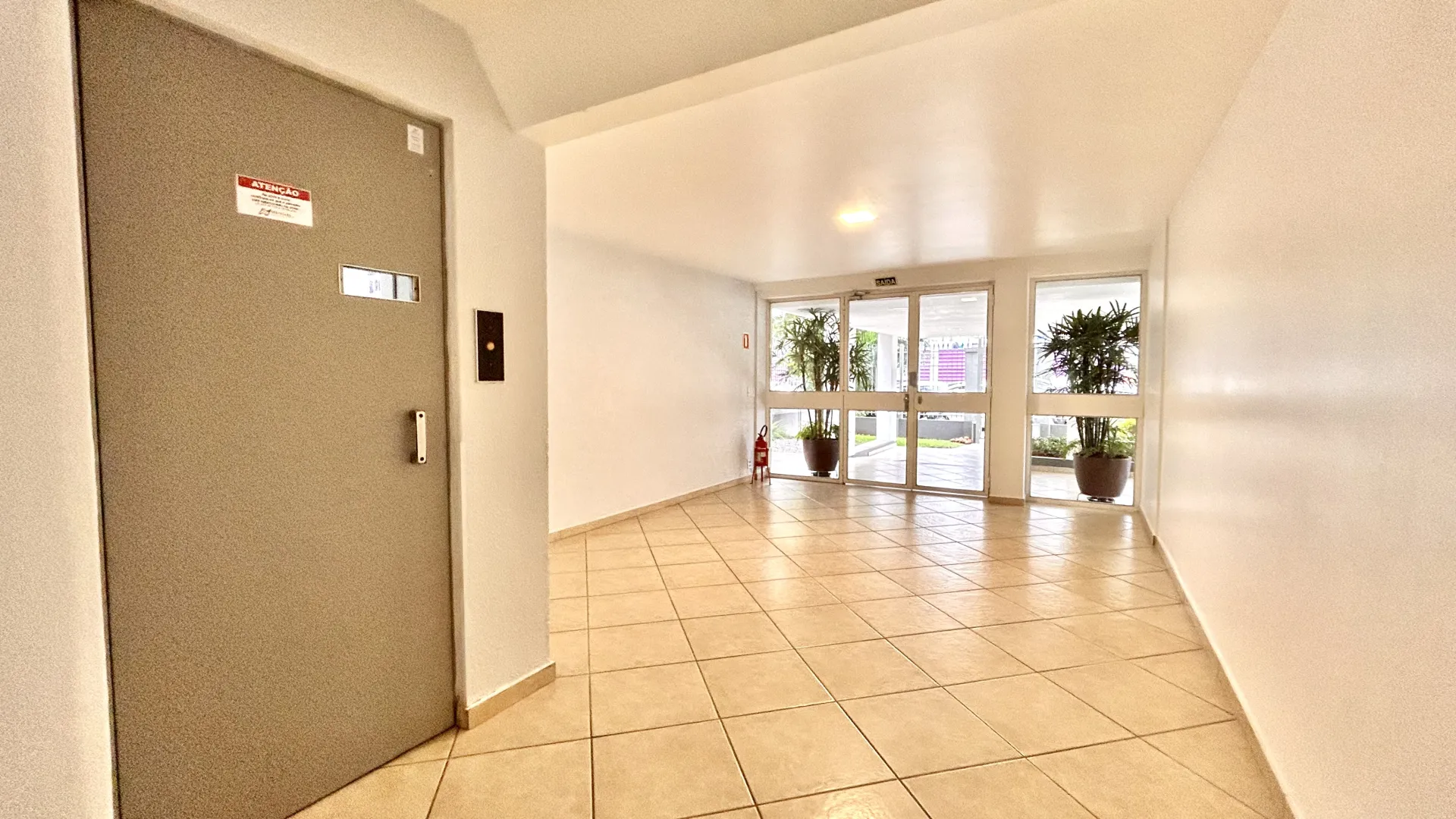 R$ 900.000 - AMPLO APARTAMENTO - DE FRENTE - 116M2 - 3 DORM - SU&Iacute;TE - 2 VAGAS Rua Cabral Porto Alegre - 