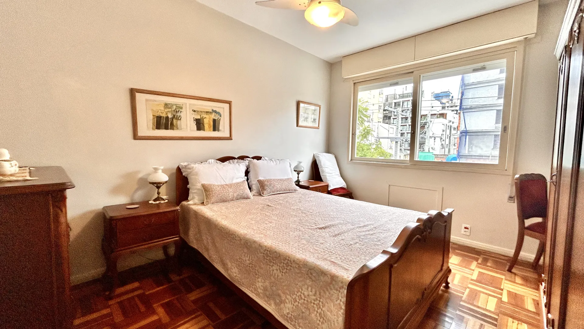 R$ 900.000 - AMPLO APARTAMENTO - DE FRENTE - 116M2 - 3 DORM - SU&Iacute;TE - 2 VAGAS Rua Cabral Porto Alegre - 