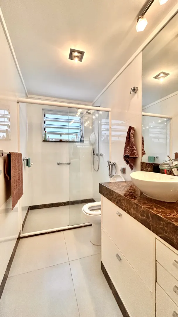 R$ 900.000 - AMPLO APARTAMENTO - DE FRENTE - 116M2 - 3 DORM - SU&Iacute;TE - 2 VAGAS Rua Cabral Porto Alegre - 