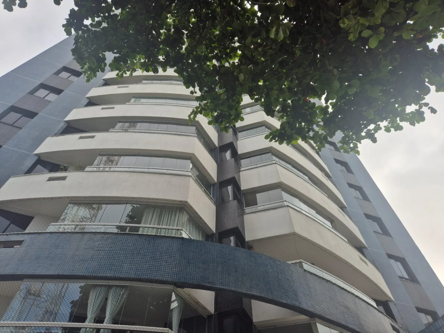 APARTAMENTO 3 QUARTOS SU&Iacute;TE VARANDAS PISCINA 2 GARAGENS ELEVADORES &Agrave; VENDA NA FEDERA&Ccedil;&Atilde;O! Rua Doutor Galdino de Magalhães Ribeiro Salvador - 