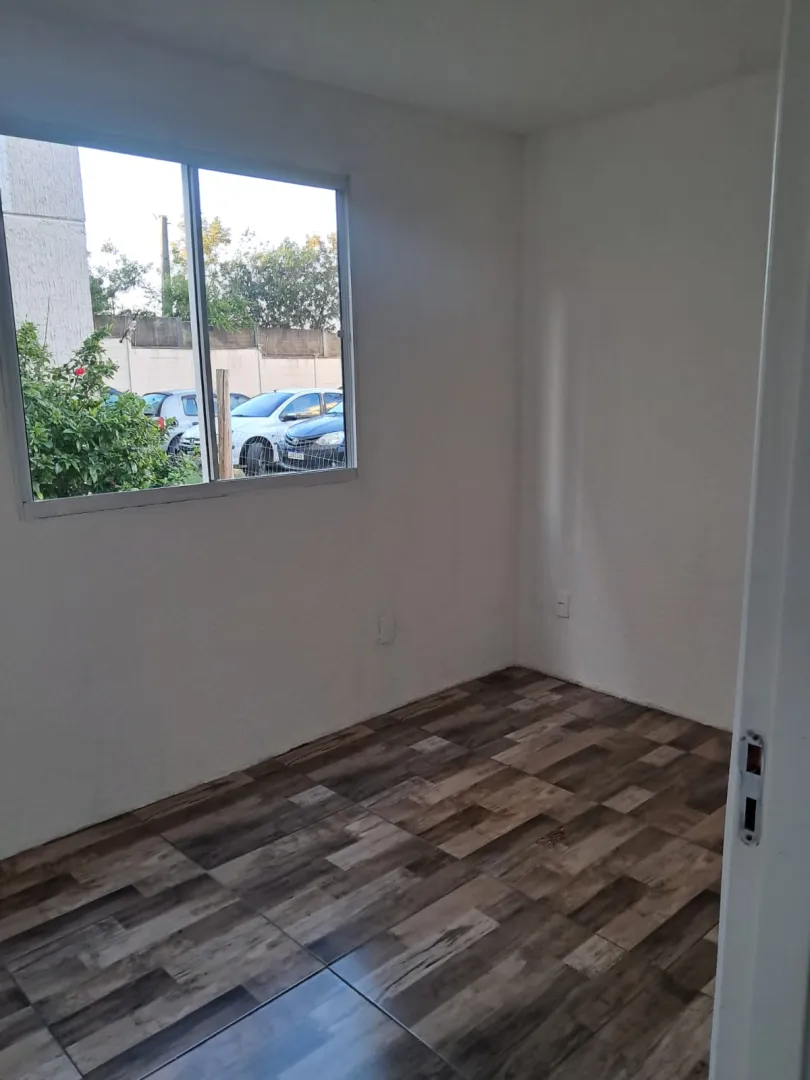 Apartamento t&eacute;rreo em condominio fechado na  R. dos Maias, Bairro Santa Rosa Rua dos Maias Porto Alegre - 