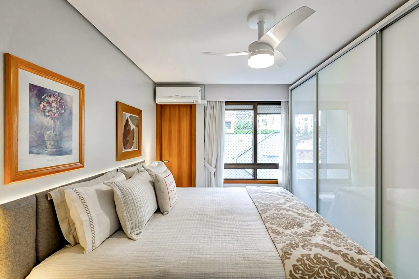 R$ 655.000 - APARTAMENTO - MOBILIADO - 70M2 - 2 DORM - 1 VAGA - INFRA Rua Atanásio Belmonte Porto Alegre - 
