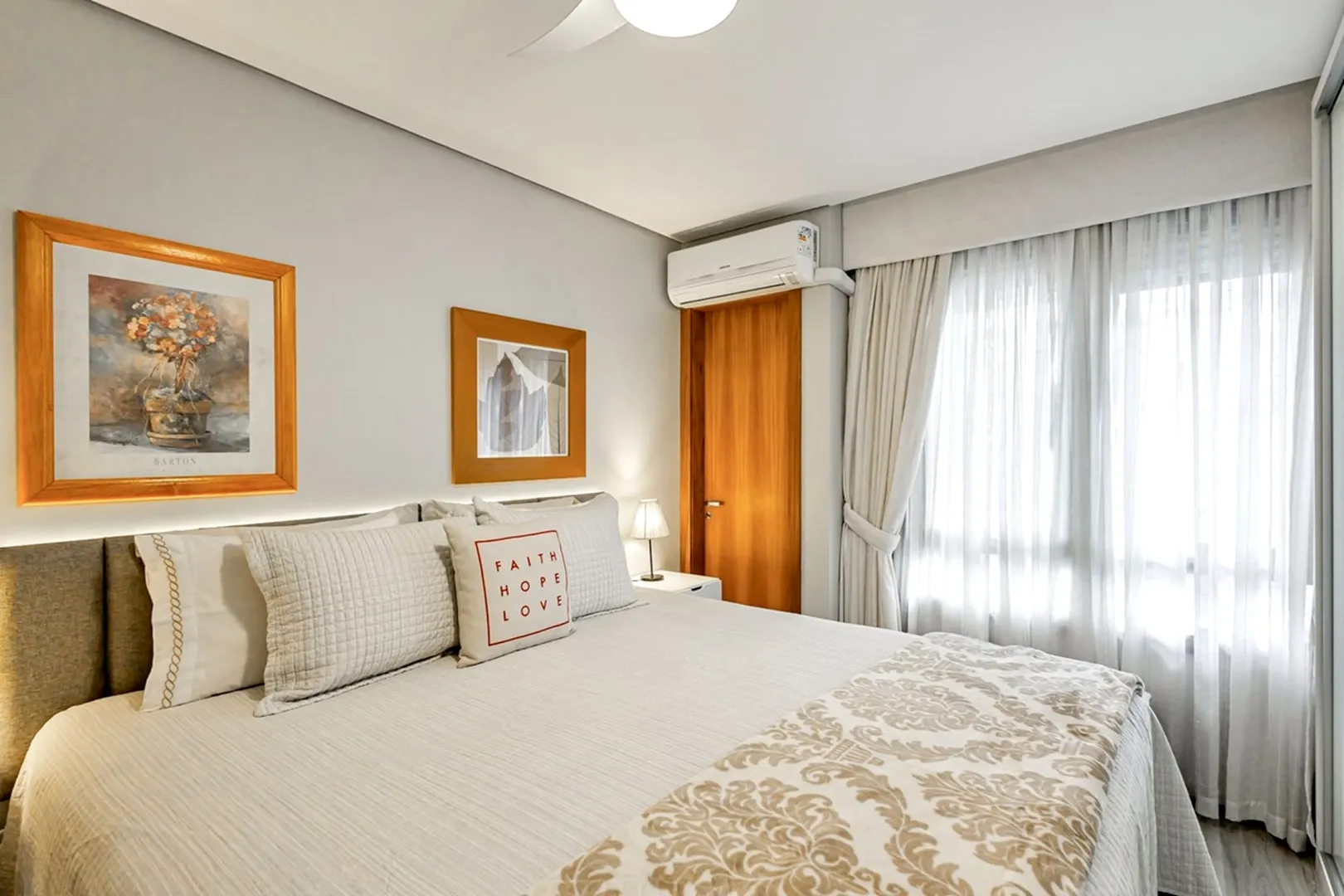 R$ 655.000 - APARTAMENTO - MOBILIADO - 70M2 - 2 DORM - 1 VAGA - INFRA Rua Atanásio Belmonte Porto Alegre - 