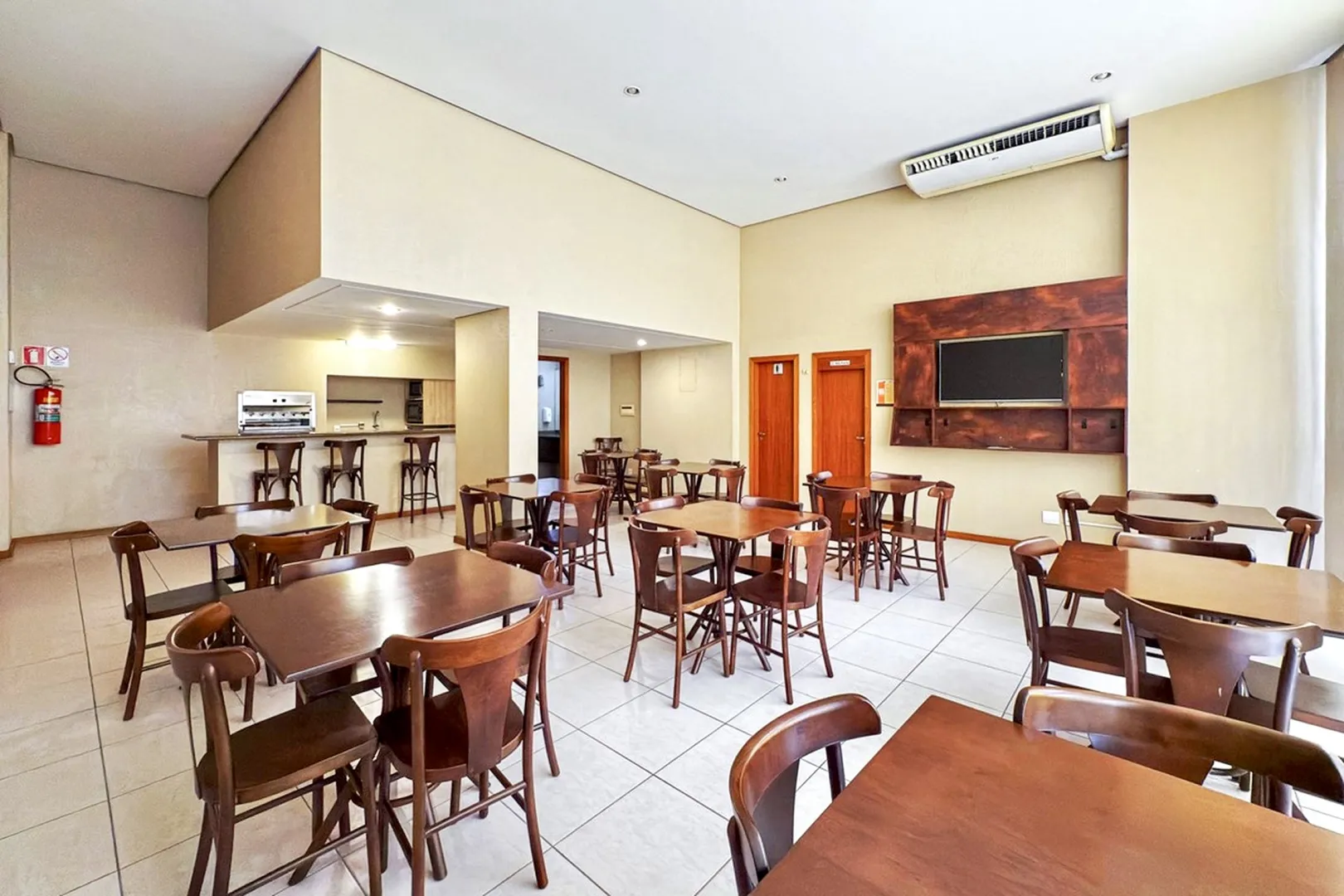 R$ 655.000 - APARTAMENTO - MOBILIADO - 70M2 - 2 DORM - 1 VAGA - INFRA Rua Atanásio Belmonte Porto Alegre - 