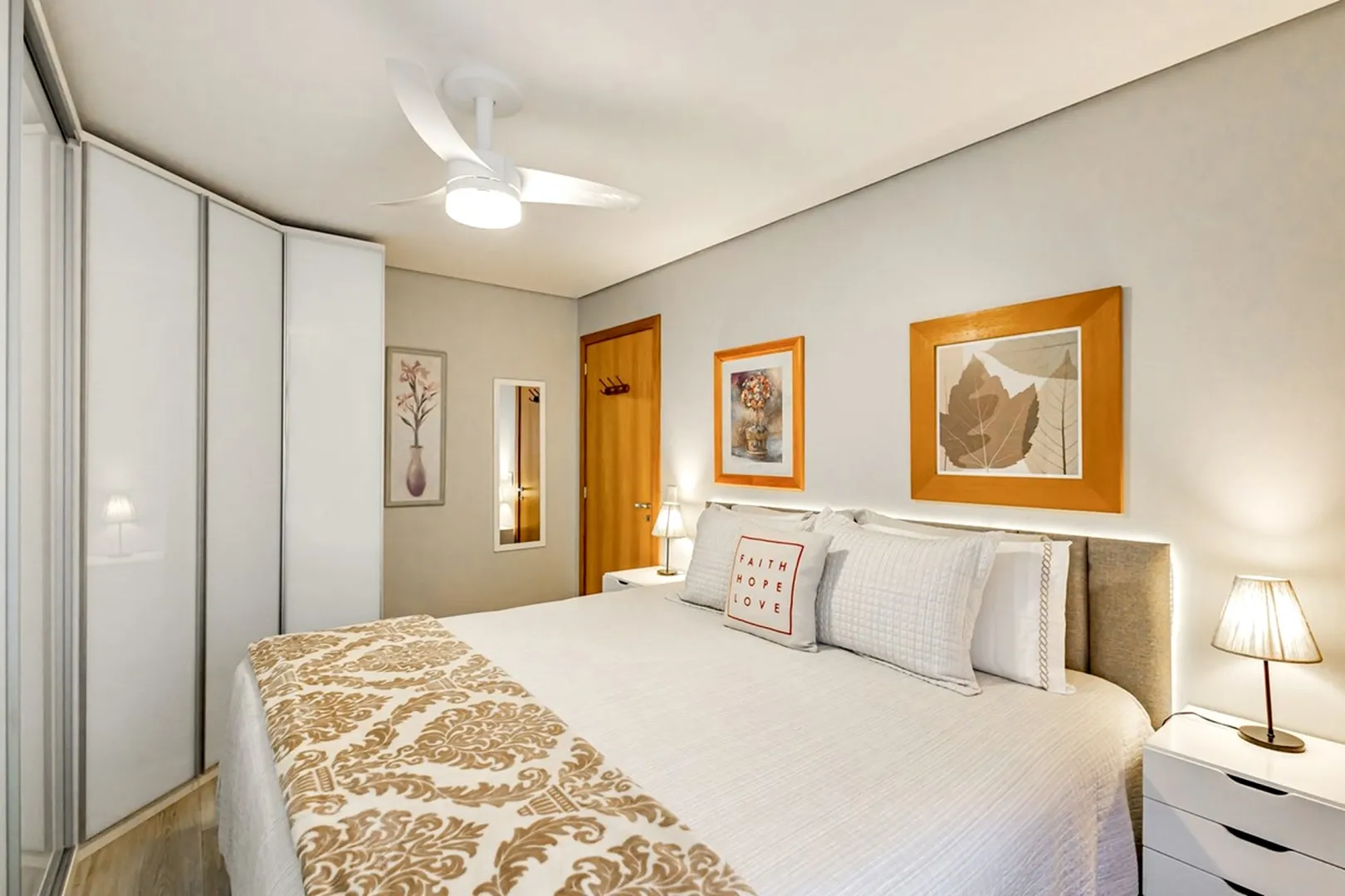 R$ 655.000 - APARTAMENTO - MOBILIADO - 70M2 - 2 DORM - 1 VAGA - INFRA Rua Atanásio Belmonte Porto Alegre - 