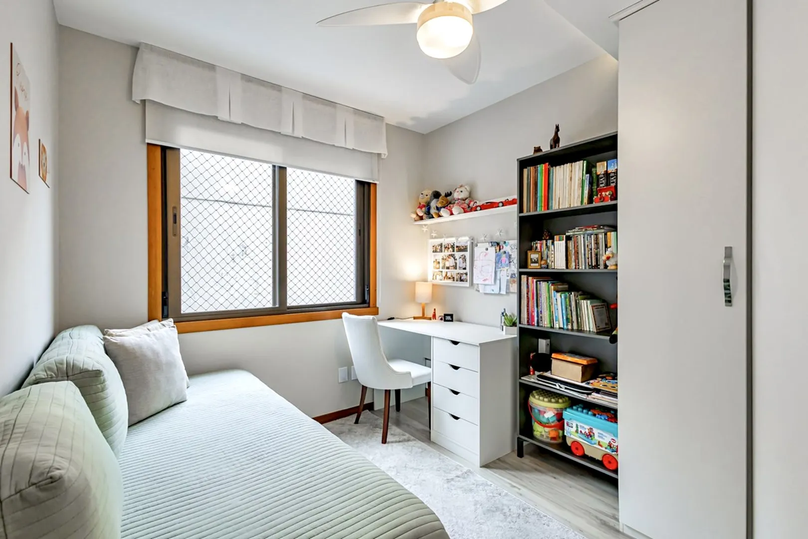 R$ 655.000 - APARTAMENTO - MOBILIADO - 70M2 - 2 DORM - 1 VAGA - INFRA Rua Atanásio Belmonte Porto Alegre - 