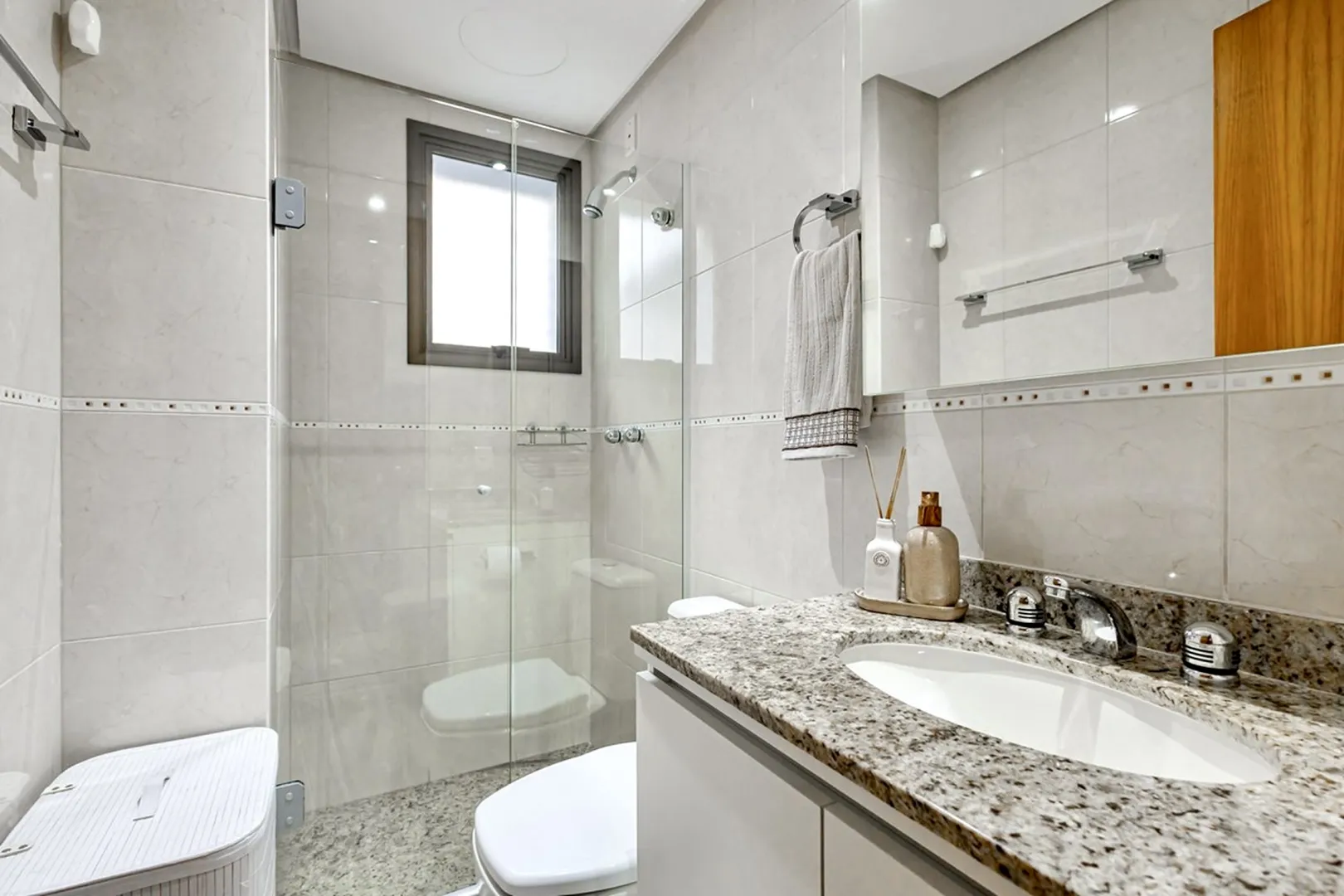 R$ 655.000 - APARTAMENTO - MOBILIADO - 70M2 - 2 DORM - 1 VAGA - INFRA Rua Atanásio Belmonte Porto Alegre - 