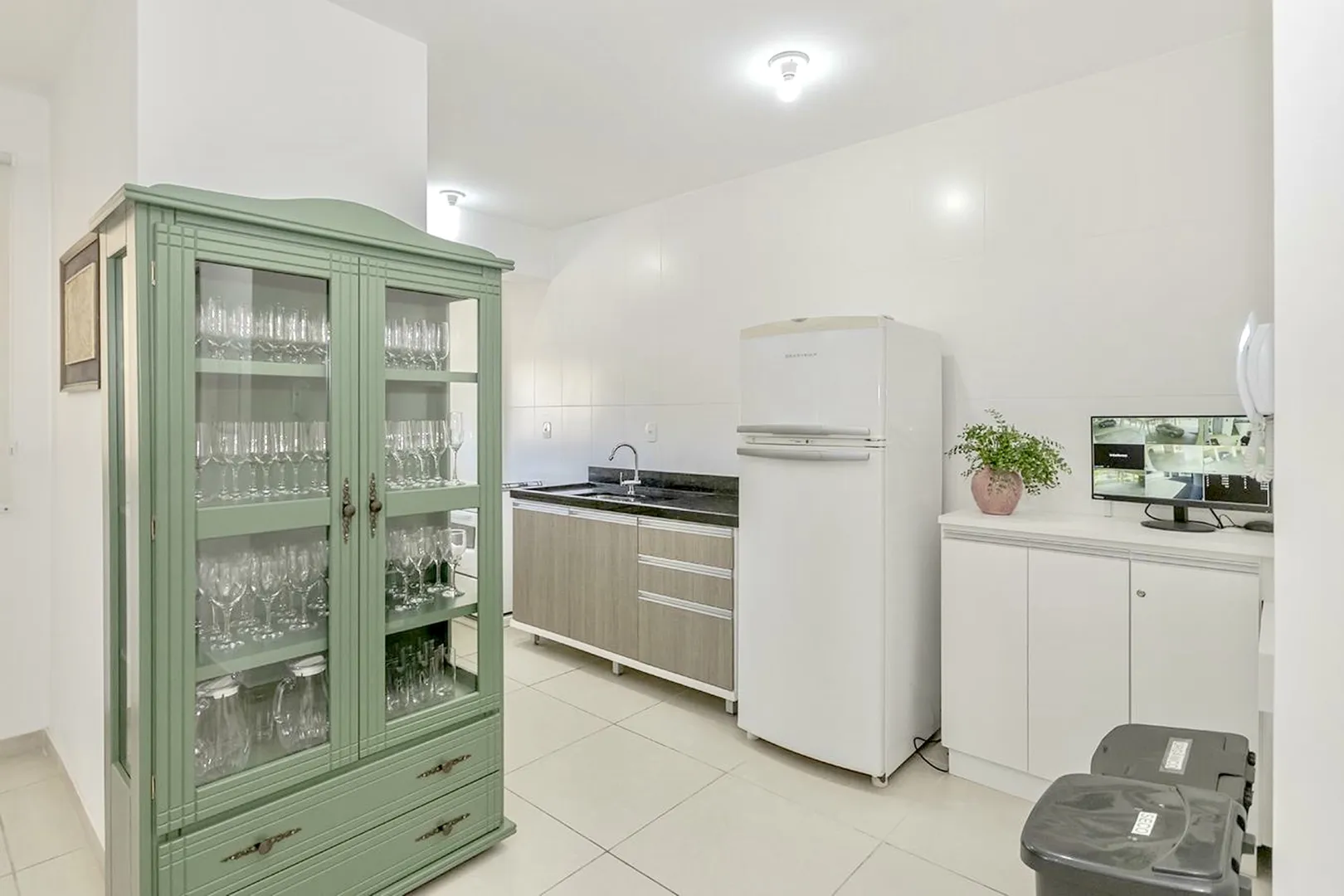 R$ 390.000 - NOVO - &Oacute;TIMO APARTAMENTO - 76M2 - 2 DORM - SU&Iacute;TE - JANEL&Otilde;ES - VISTA - 2 VAGAS Avenida Belém Porto Alegre - 