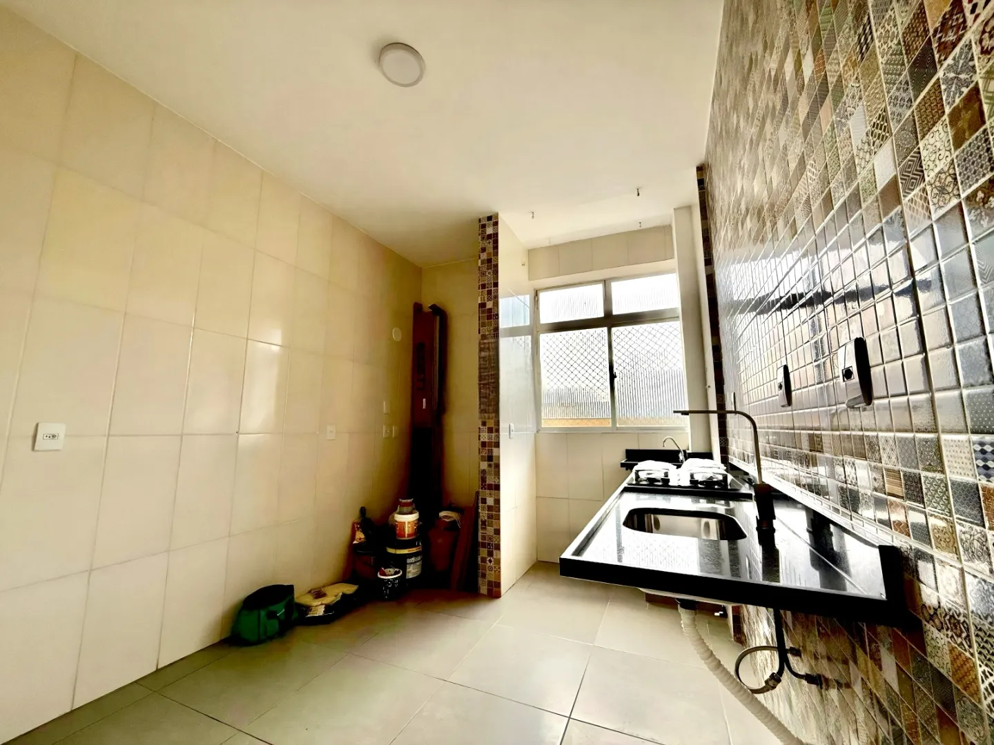 R$ 395.000 - APARTAMENTO - 72M2 - SEMIMOBILIADO - REFORMADO - 3 DORM - SACADA - VISTA Avenida Cristóvão Colombo Porto Alegre - 