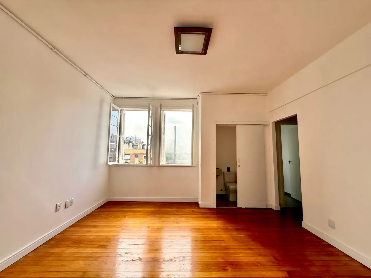 R$ 395.000 - APARTAMENTO - 72M2 - SEMIMOBILIADO - REFORMADO - 3 DORM - SACADA - VISTA Avenida Cristóvão Colombo Porto Alegre - 