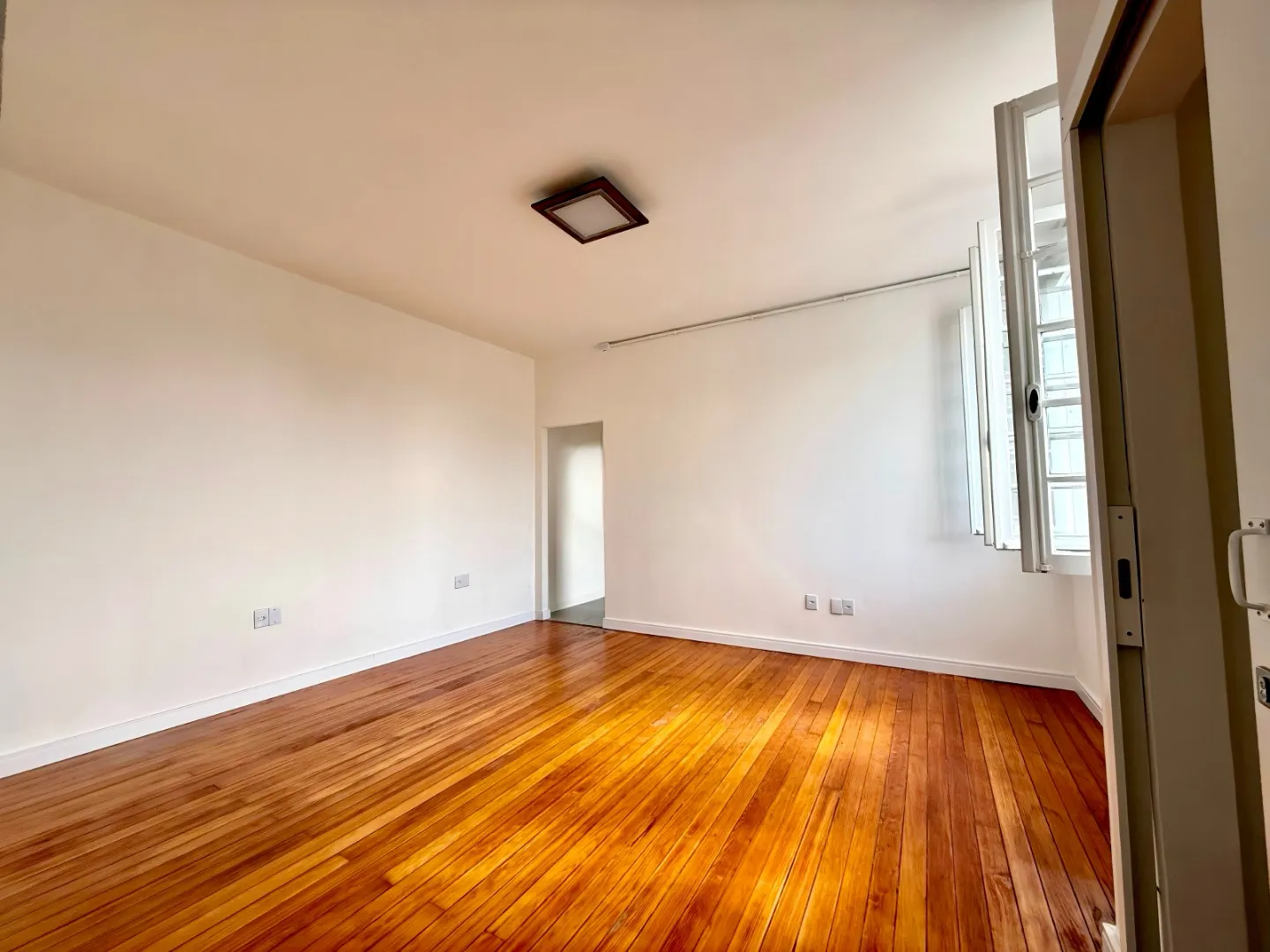 R$ 395.000 - APARTAMENTO - 72M2 - SEMIMOBILIADO - REFORMADO - 3 DORM - SACADA - VISTA Avenida Cristóvão Colombo Porto Alegre - 
