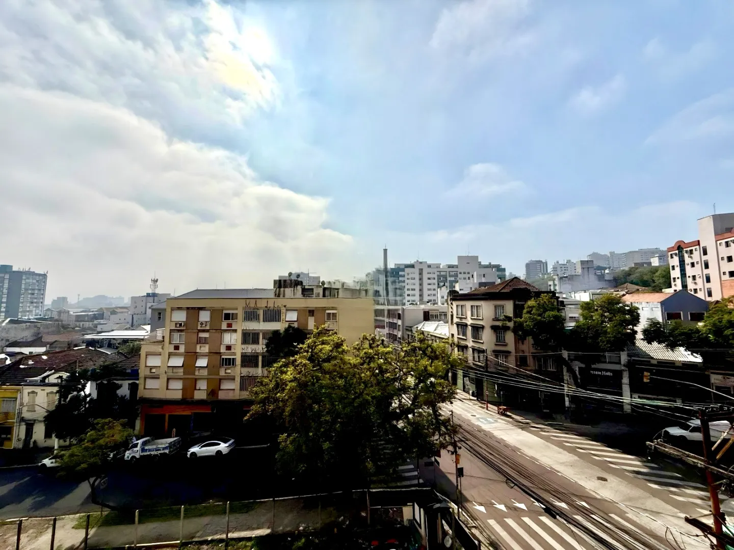 R$ 395.000 - APARTAMENTO - 72M2 - SEMIMOBILIADO - REFORMADO - 3 DORM - SACADA - VISTA Avenida Cristóvão Colombo Porto Alegre - 