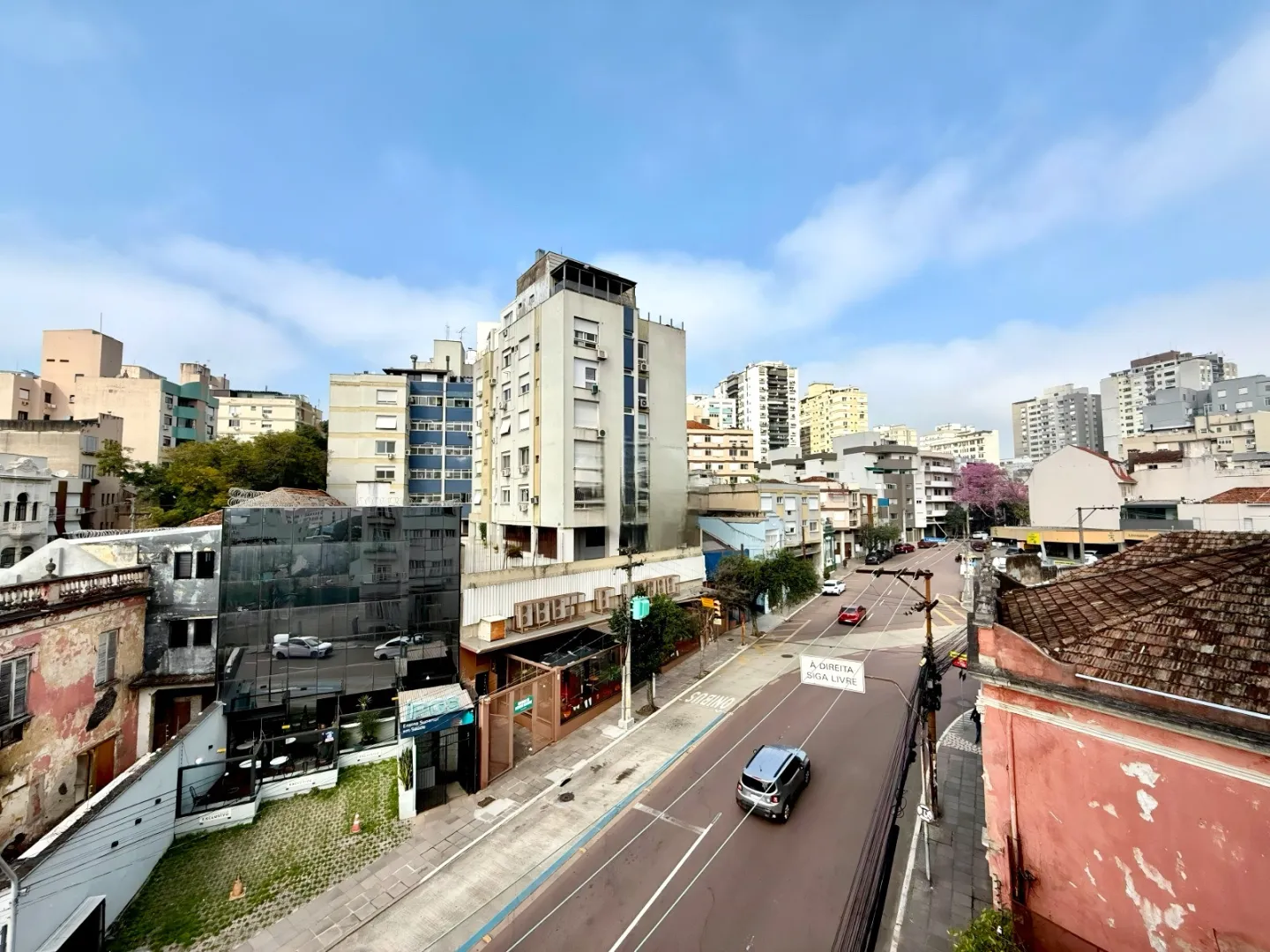 R$ 395.000 - APARTAMENTO - 72M2 - SEMIMOBILIADO - REFORMADO - 3 DORM - SACADA - VISTA Avenida Cristóvão Colombo Porto Alegre - 