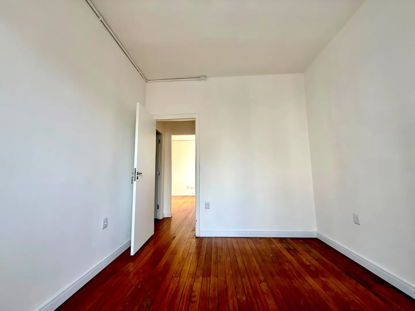 R$ 395.000 - APARTAMENTO - 72M2 - SEMIMOBILIADO - REFORMADO - 3 DORM - SACADA - VISTA Avenida Cristóvão Colombo Porto Alegre - 