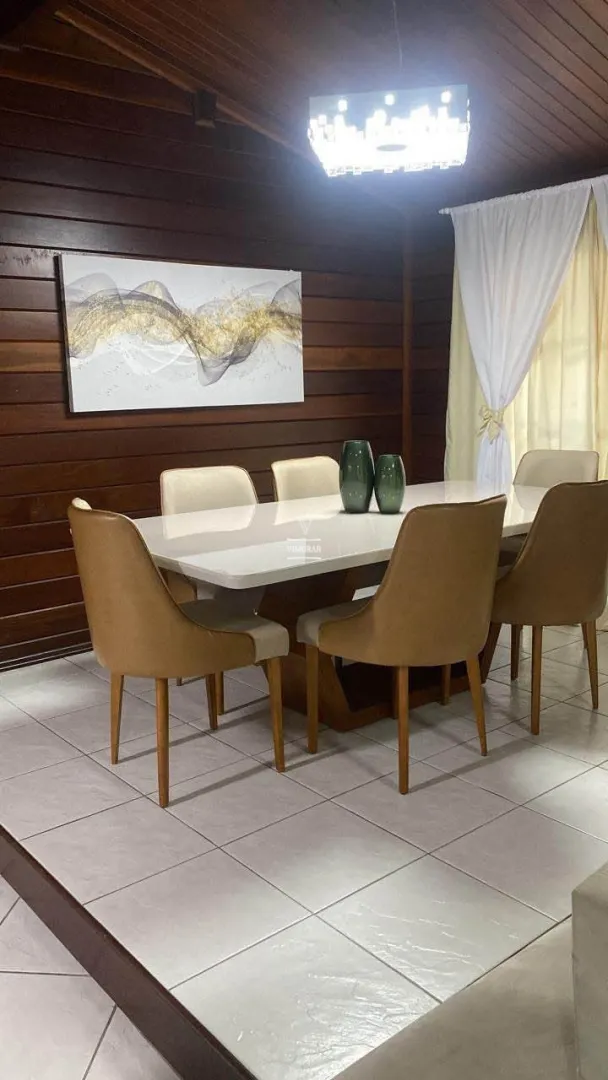 Casa em condom&iacute;nio fechado 3 dormit&oacute;rios sendo 1 su&iacute;te + 4 vagas de garagem  Arujá - 