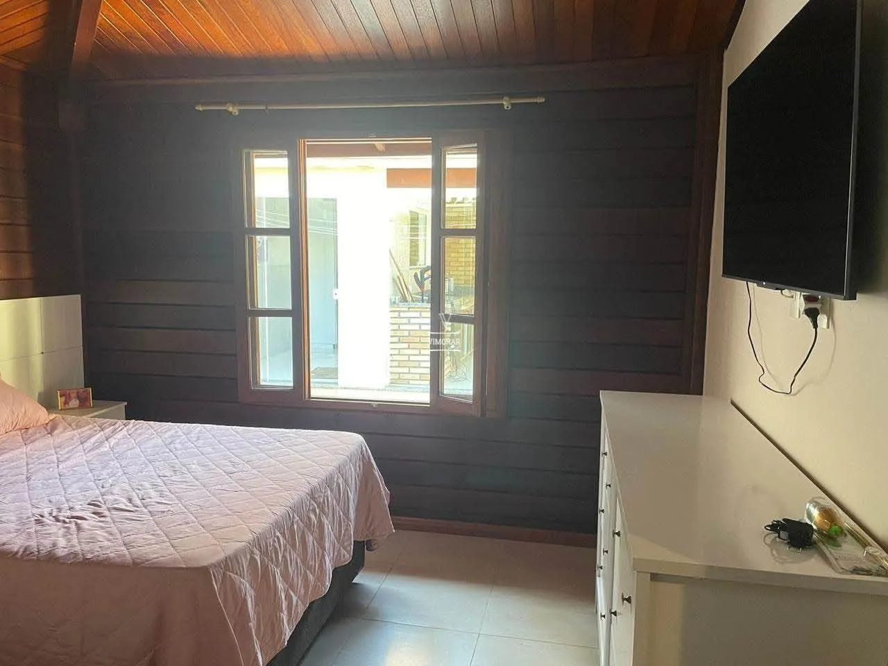 Casa em condom&iacute;nio fechado 3 dormit&oacute;rios sendo 1 su&iacute;te + 4 vagas de garagem  Arujá - 