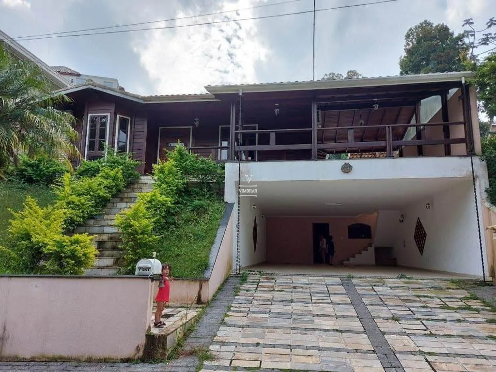 Casa em condom&iacute;nio fechado 3 dormit&oacute;rios sendo 1 su&iacute;te + 4 vagas de garagem  Arujá - 