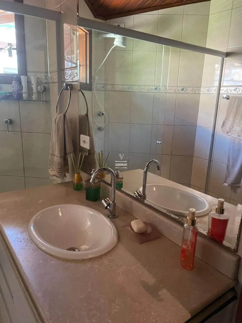 Casa em condom&iacute;nio fechado 3 dormit&oacute;rios sendo 1 su&iacute;te + 4 vagas de garagem  Arujá - 