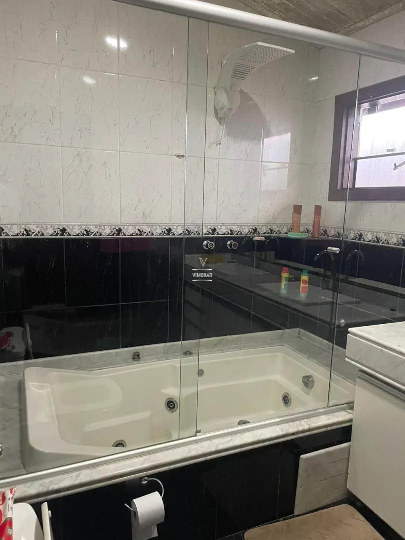 Casa em condom&iacute;nio fechado 3 dormit&oacute;rios sendo 1 su&iacute;te + 4 vagas de garagem  Arujá - 