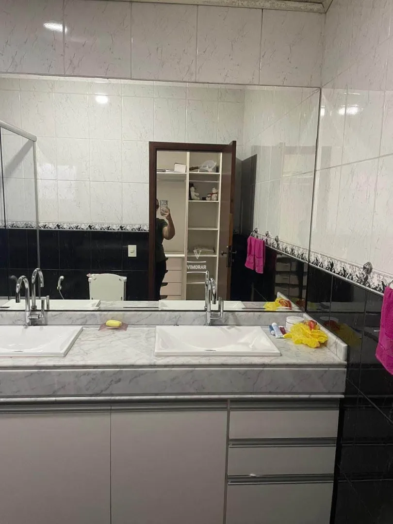 Casa em condom&iacute;nio fechado 3 dormit&oacute;rios sendo 1 su&iacute;te + 4 vagas de garagem  Arujá - 