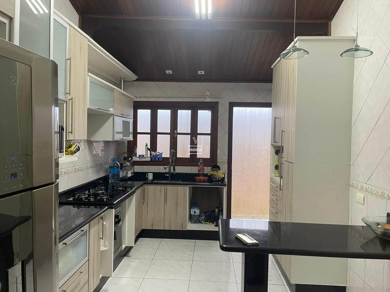 Casa em condom&iacute;nio fechado 3 dormit&oacute;rios sendo 1 su&iacute;te + 4 vagas de garagem  Arujá - 