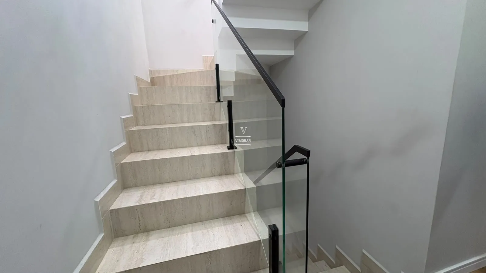Casa em condom&iacute;nio 3 su&iacute;tes + 6 vagas de garagem  Arujá - 