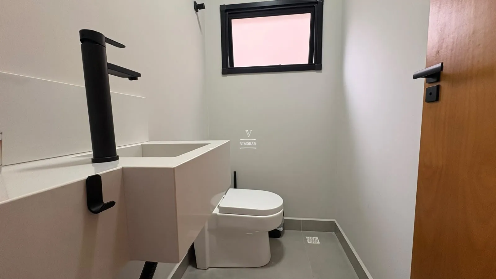 Casa em condom&iacute;nio 3 su&iacute;tes + 6 vagas de garagem  Arujá - 
