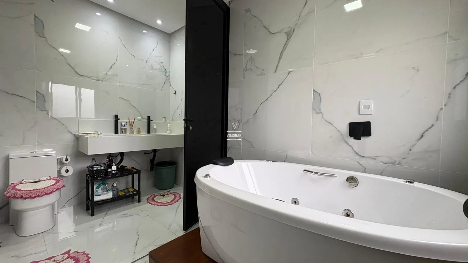 Casa em condom&iacute;nio 3 su&iacute;tes + 6 vagas de garagem  Arujá - 
