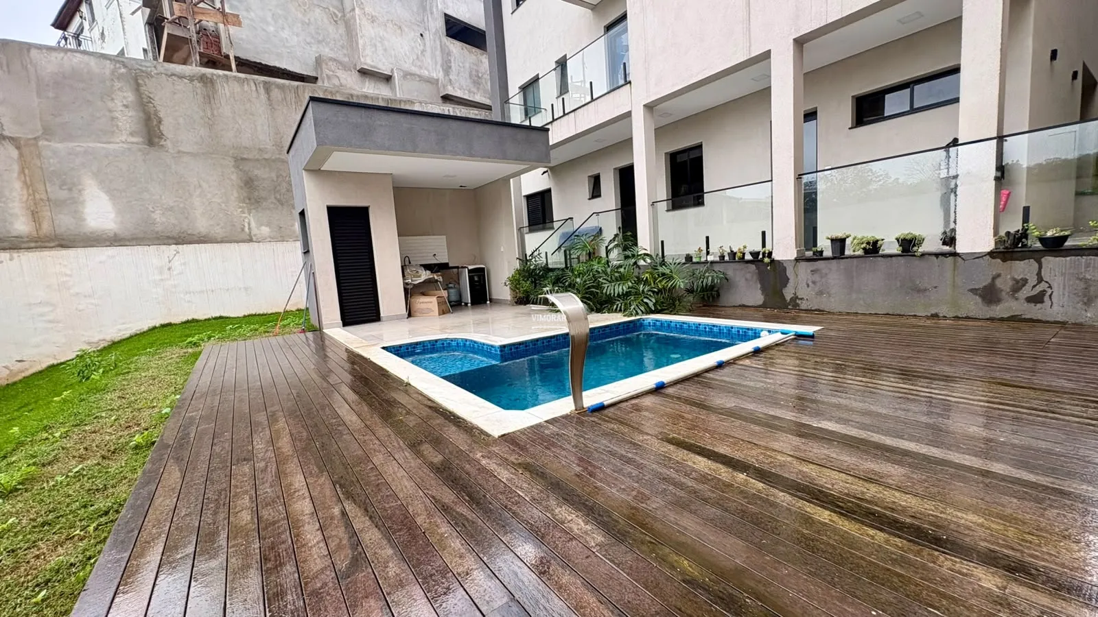 Casa em condom&iacute;nio 3 su&iacute;tes + 6 vagas de garagem  Arujá - 