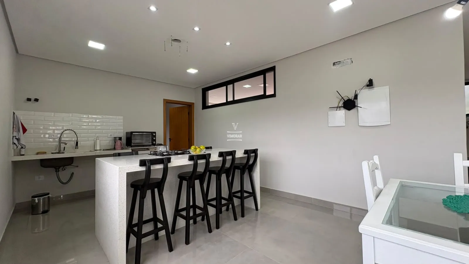 Casa em condom&iacute;nio 3 su&iacute;tes + 6 vagas de garagem  Arujá - 