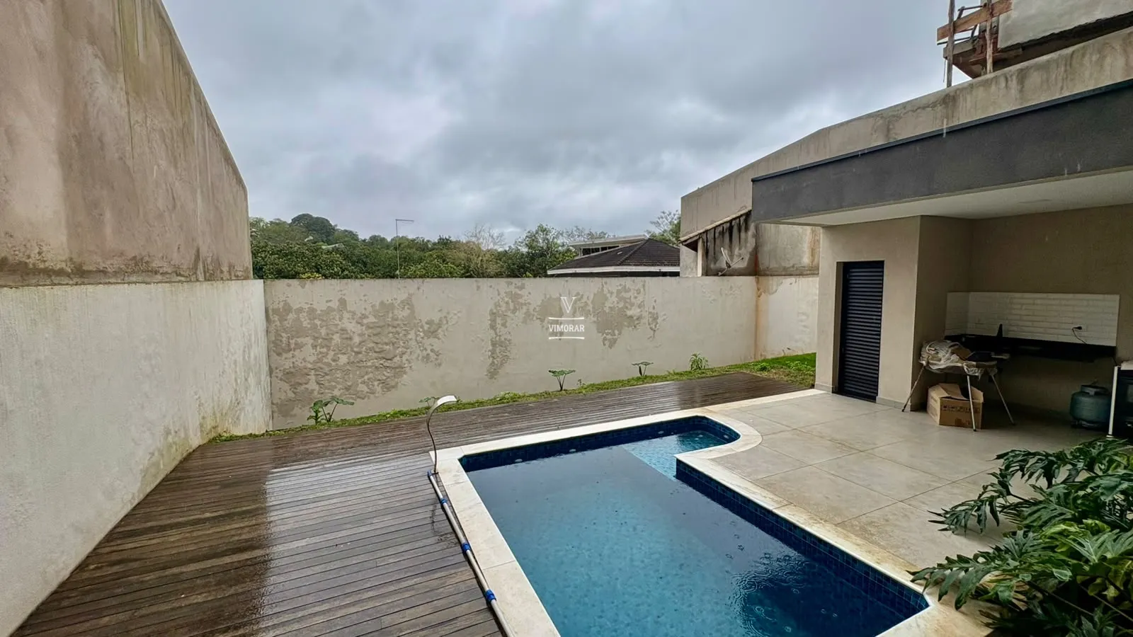 Casa em condom&iacute;nio 3 su&iacute;tes + 6 vagas de garagem  Arujá - 
