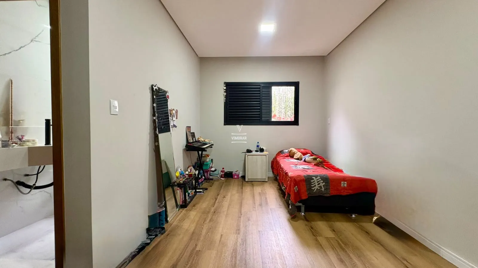 Casa em condom&iacute;nio 3 su&iacute;tes + 6 vagas de garagem  Arujá - 