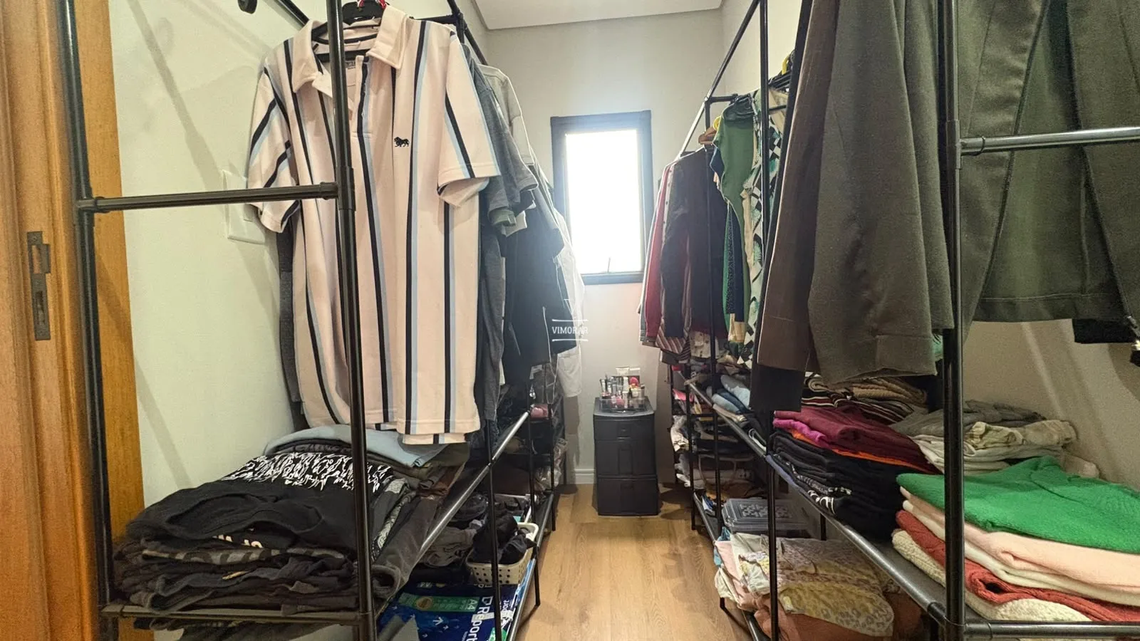 Casa em condom&iacute;nio 3 su&iacute;tes + 6 vagas de garagem  Arujá - 