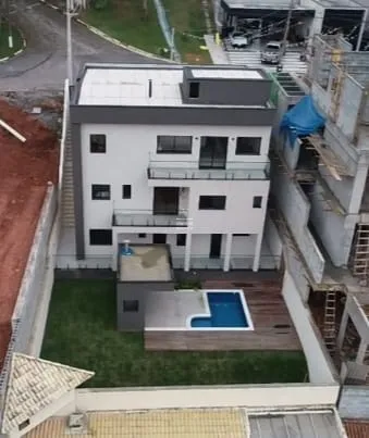 Casa em condom&iacute;nio 3 su&iacute;tes + 6 vagas de garagem  Arujá - 
