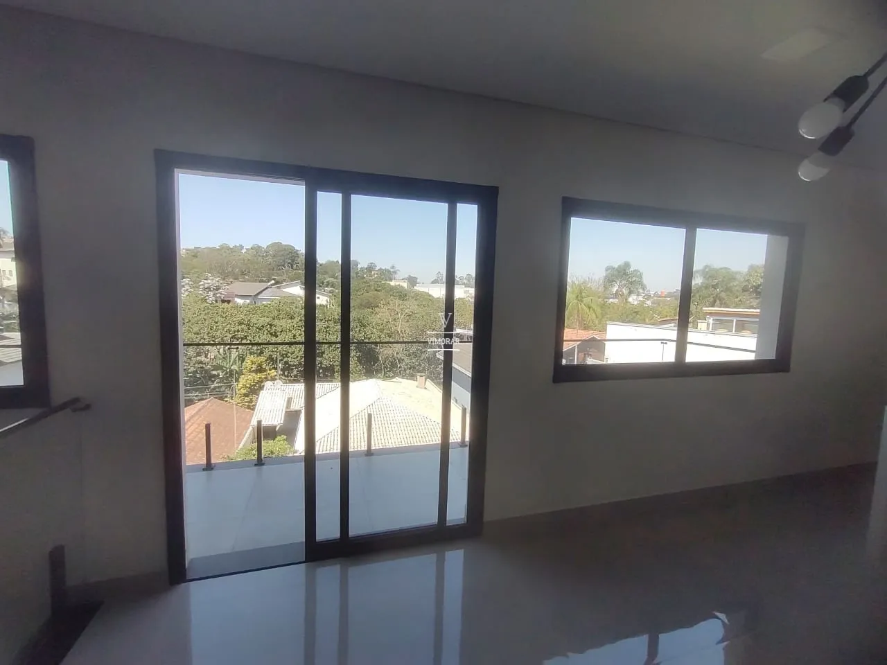 Casa em condom&iacute;nio 3 su&iacute;tes + 6 vagas de garagem  Arujá - 