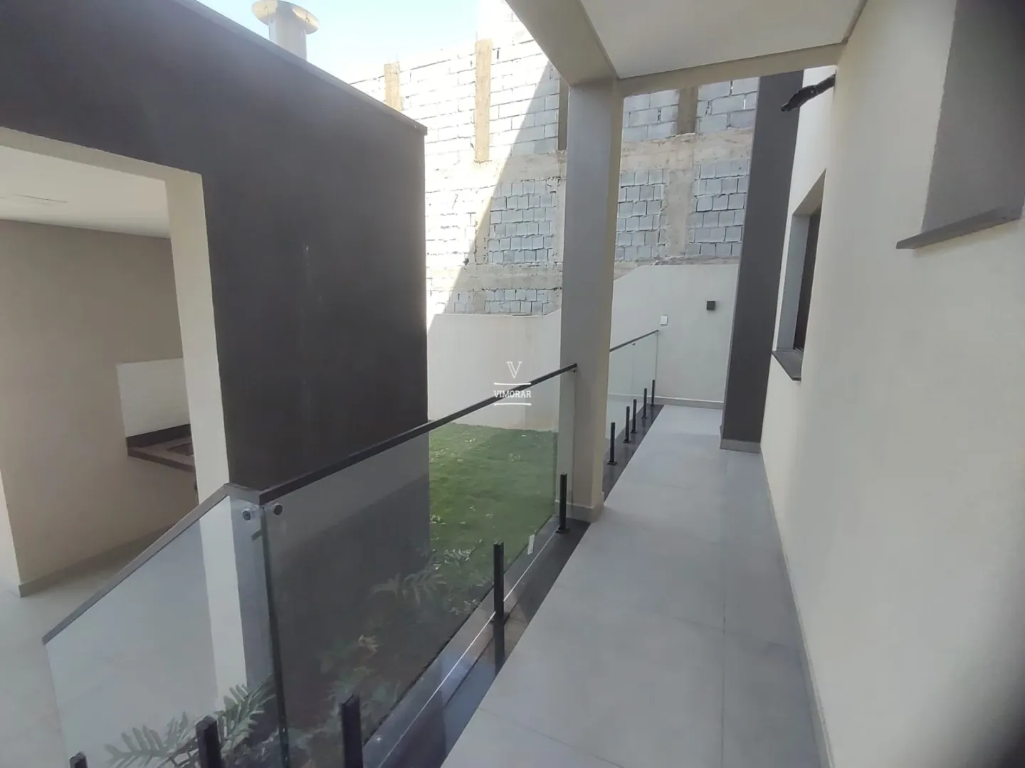 Casa em condom&iacute;nio 3 su&iacute;tes + 6 vagas de garagem  Arujá - 