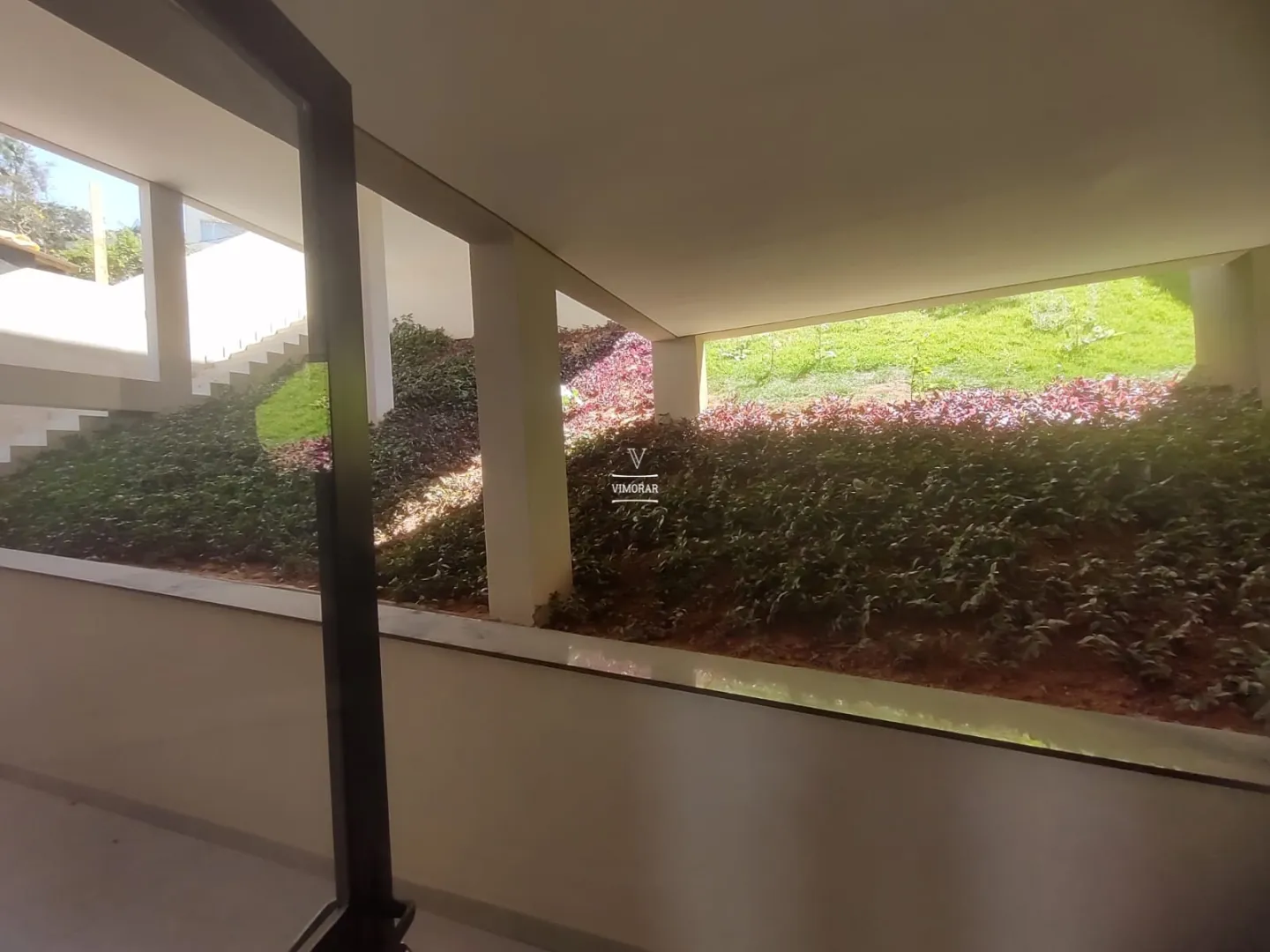 Casa em condom&iacute;nio 3 su&iacute;tes + 6 vagas de garagem  Arujá - 