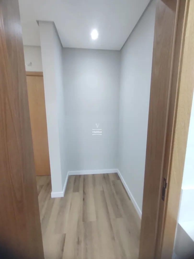 Casa em condom&iacute;nio 3 su&iacute;tes + 6 vagas de garagem  Arujá - 