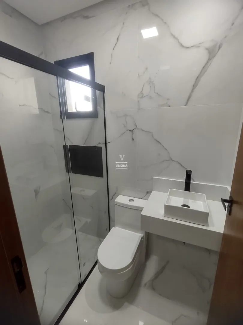 Casa em condom&iacute;nio 3 su&iacute;tes + 6 vagas de garagem  Arujá - 