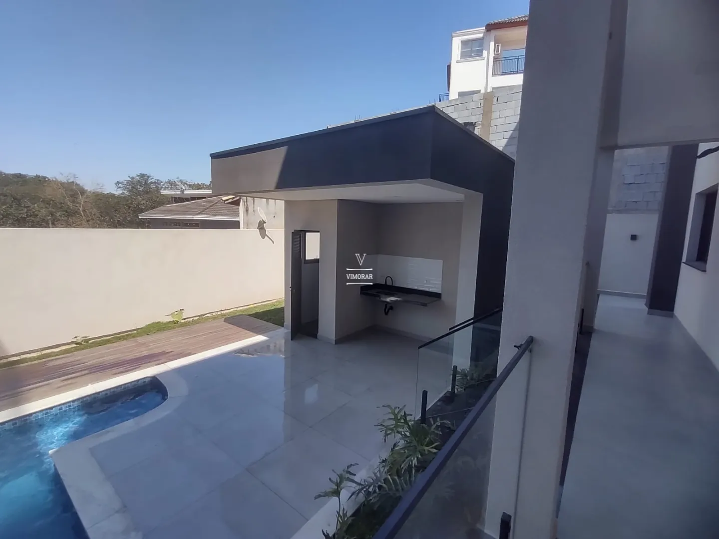 Casa em condom&iacute;nio 3 su&iacute;tes + 6 vagas de garagem  Arujá - 