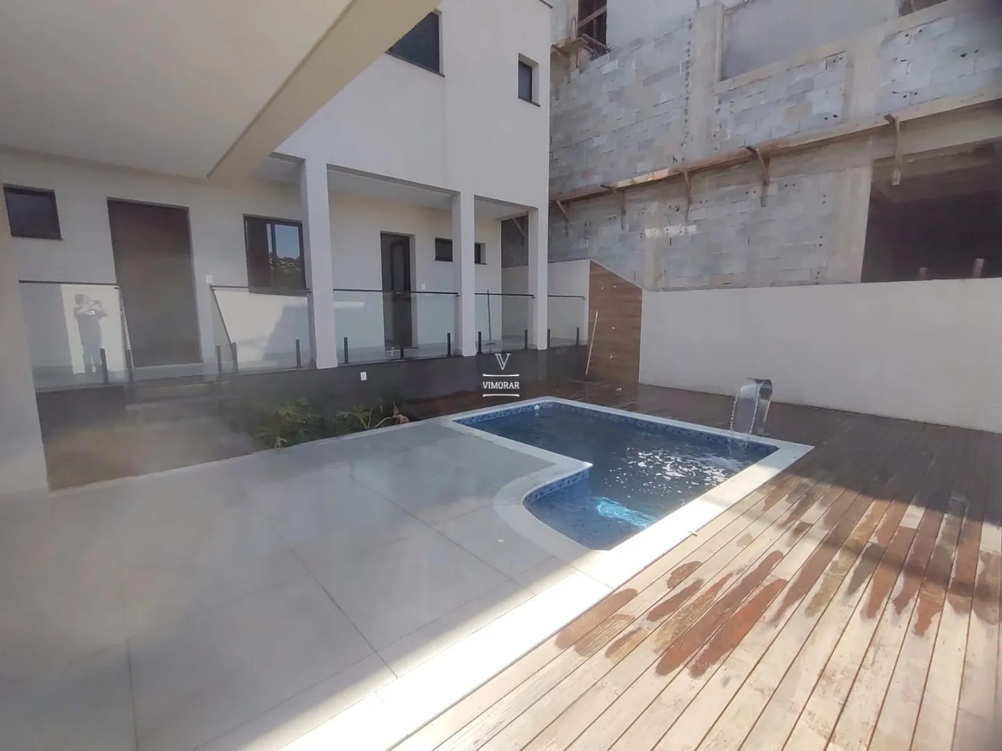 Casa em condom&iacute;nio 3 su&iacute;tes + 6 vagas de garagem  Arujá - 