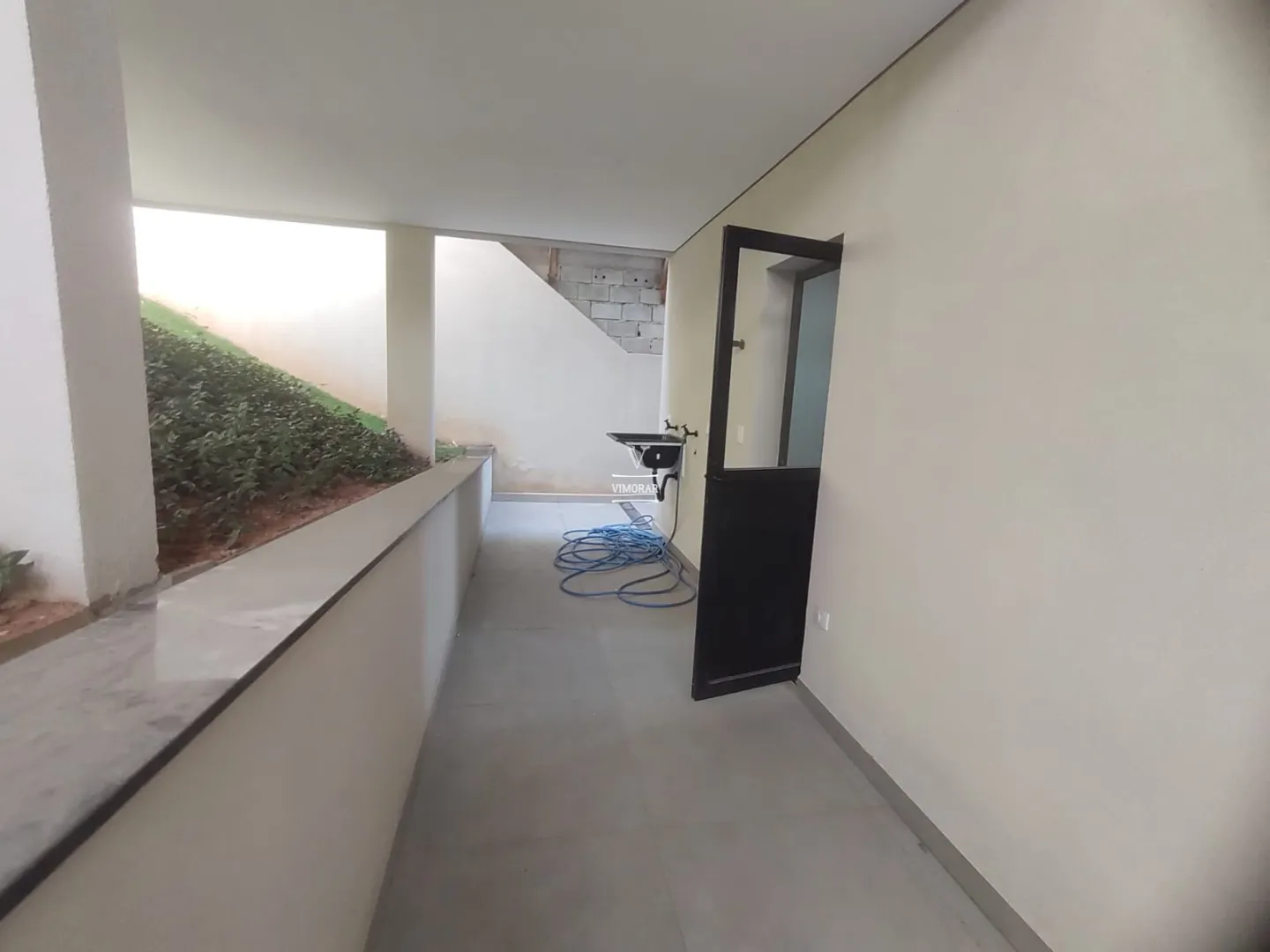 Casa em condom&iacute;nio 3 su&iacute;tes + 6 vagas de garagem  Arujá - 