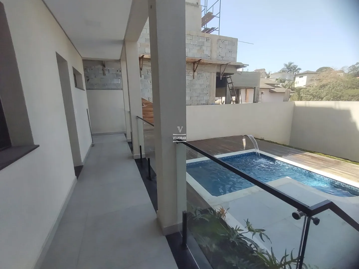 Casa em condom&iacute;nio 3 su&iacute;tes + 6 vagas de garagem  Arujá - 