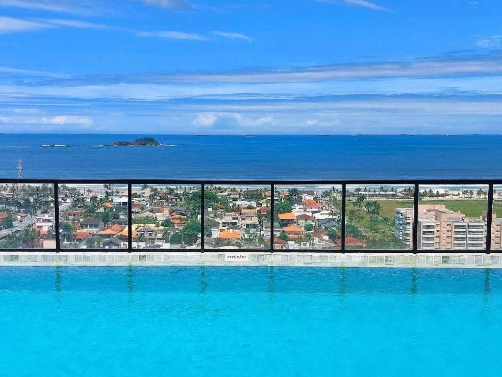 Apartamento na praia da Enseada no Guaruj&aacute; com piscina no terra&ccedil;o com vista para o mar Rua Begônia Guarujá - 